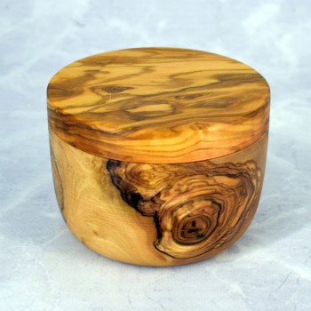 Pojemnik na sól z drewna oliwnego 9,5 cm – z magnesem, stylowy i praktyczny | Woodenthick
