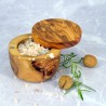 Pojemnik na sól z drewna oliwnego 9,5 cm – z magnesem, stylowy i praktyczny | Woodenthick