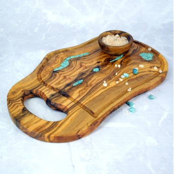 Deska ozdobna z drewna oliwnego i chryzokoli 38 cm – eleganckie serwowanie i unikalny styl | Woodenthick